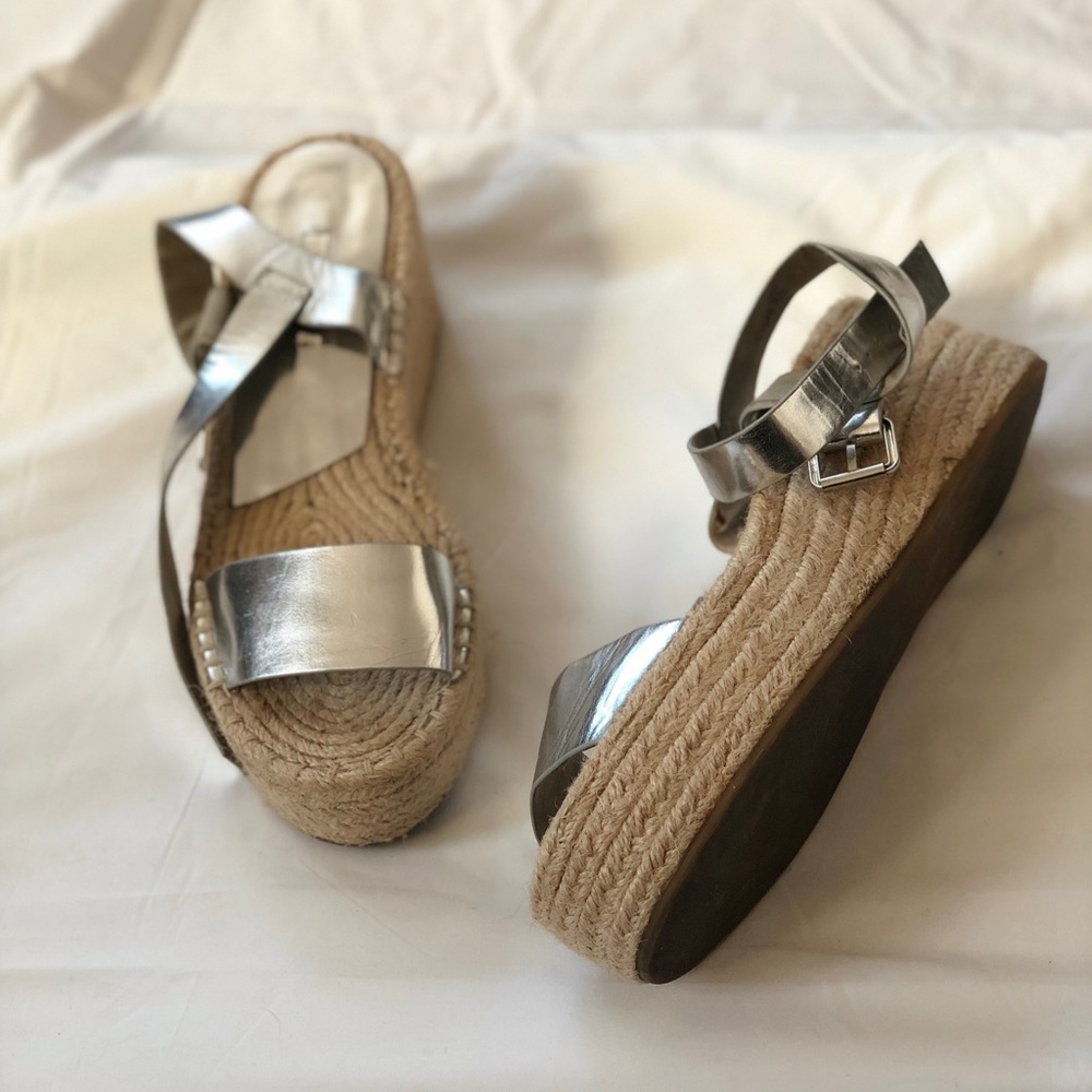 Shoe